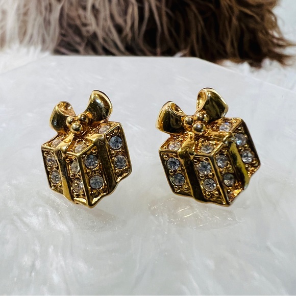 Super pretty goldtone bling 3-D, setting holiday present pierced earrings - Picture 4 of 7